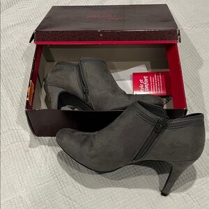 Life Stride Women's Charcoal Heeled Boots